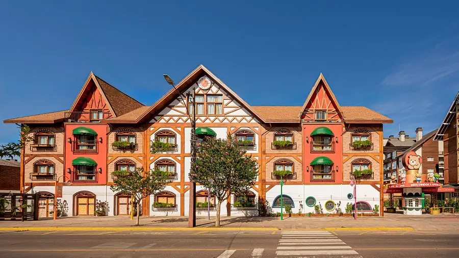 Mundo Criamigos Hotel, Gramado — telhado shingle Owens Corning
