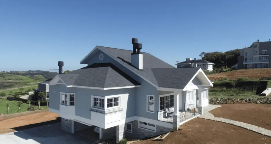 Residência no Vale dos Vinhedos — telhado shingle Owens Corning